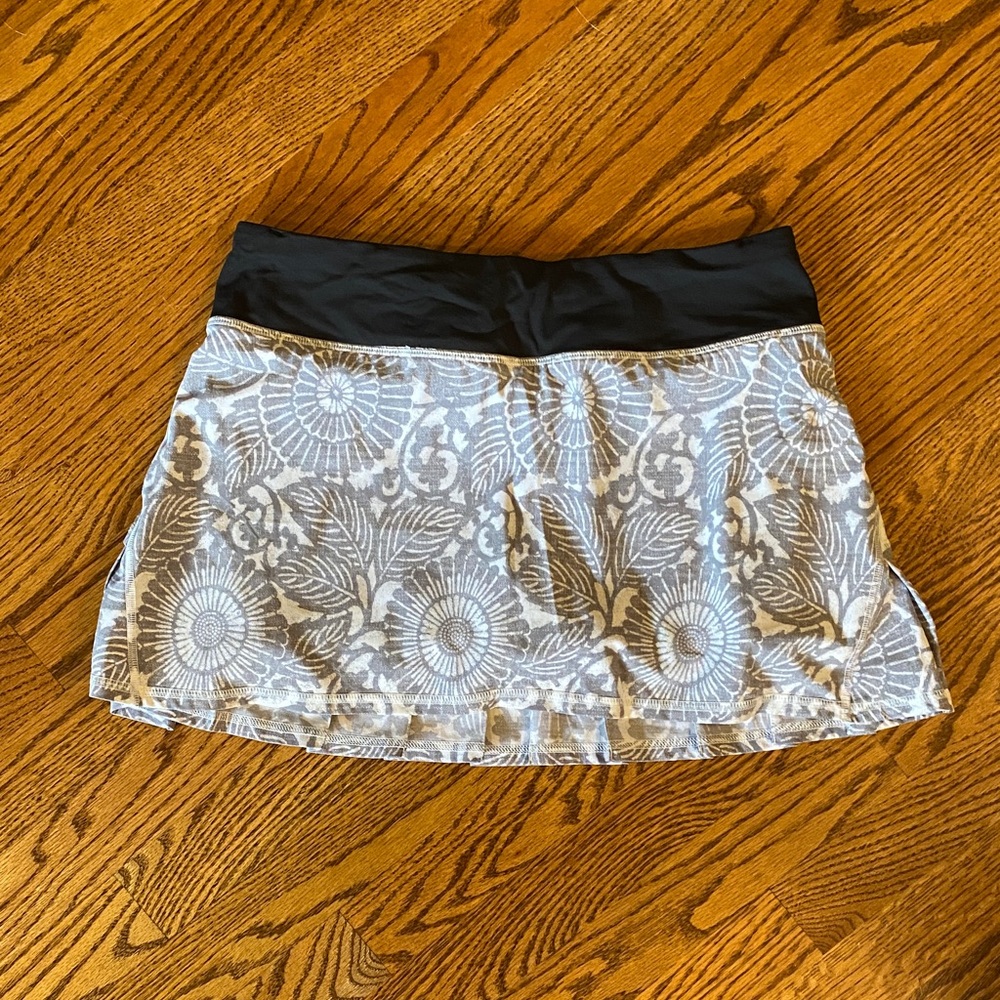 lululemon athletica Black and Gray Floral Mini Skirt